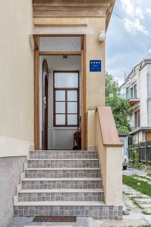 Apartment 7